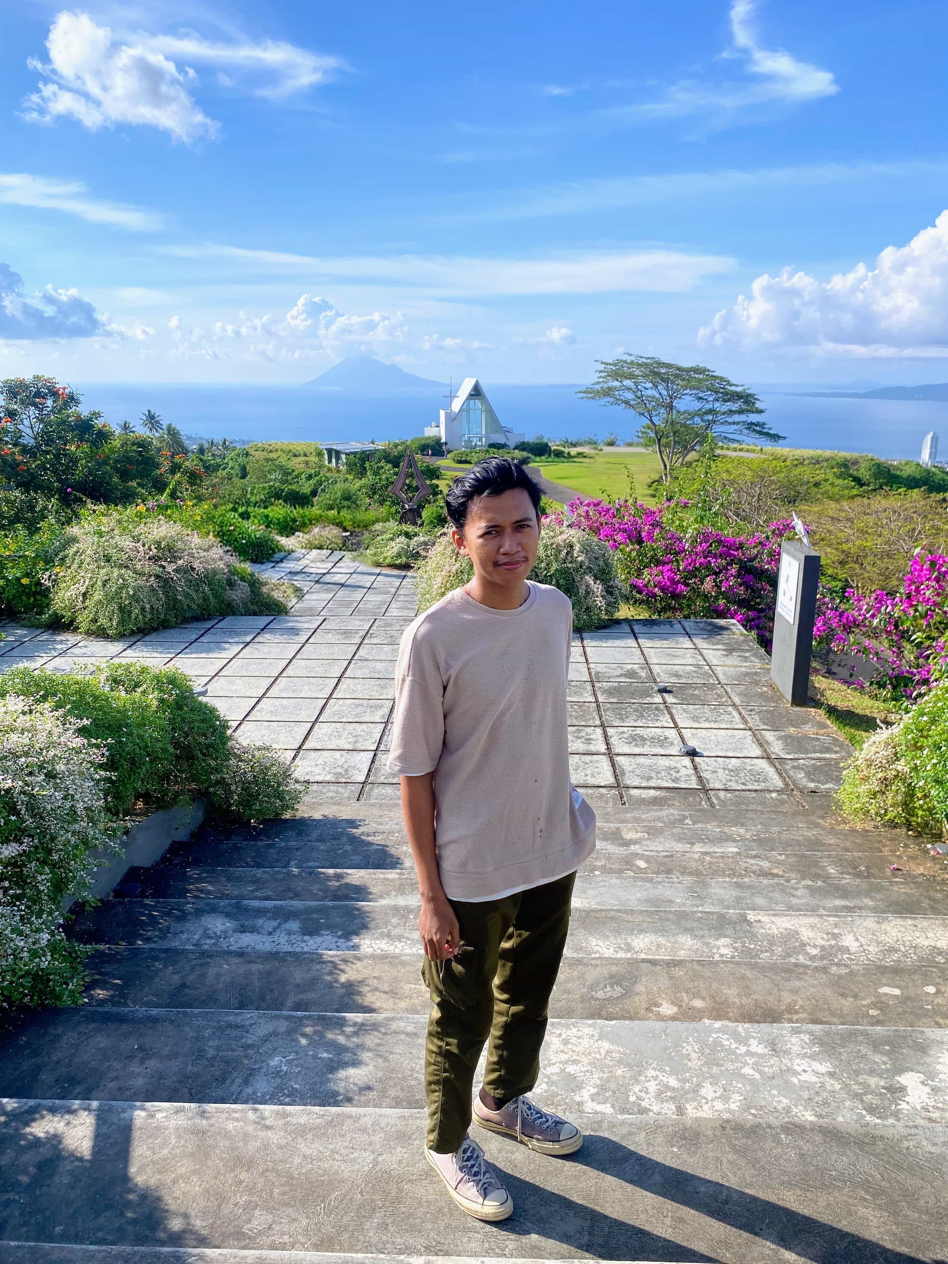 Background foto Gusti Swandana dengan blur premium